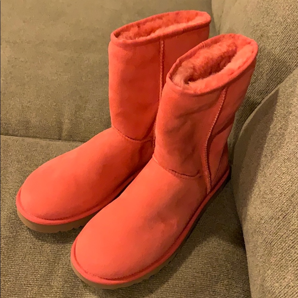 Women’s UGGs size 10 pink